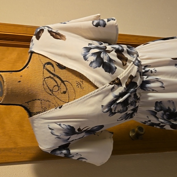 WEST KEI Floral Hi-Lo Dress in Ivory/Gray - Picture 5 of 11